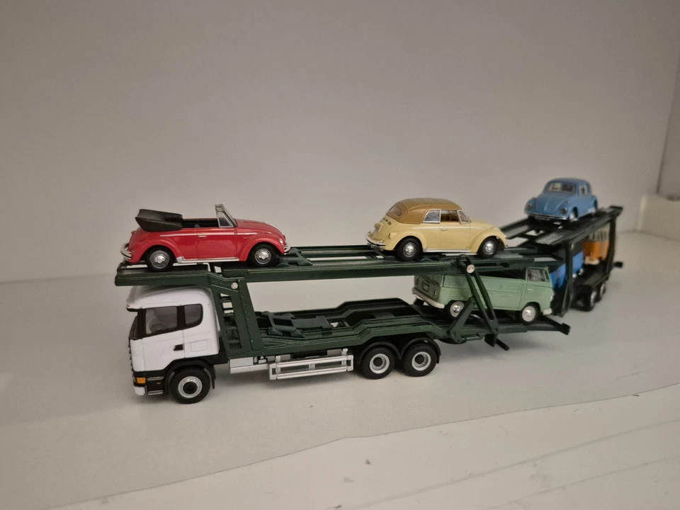 Autotransporter mit VW Käfer und VW Bus als Ladung in 1:72 von Schuco - Bild 3 von 4