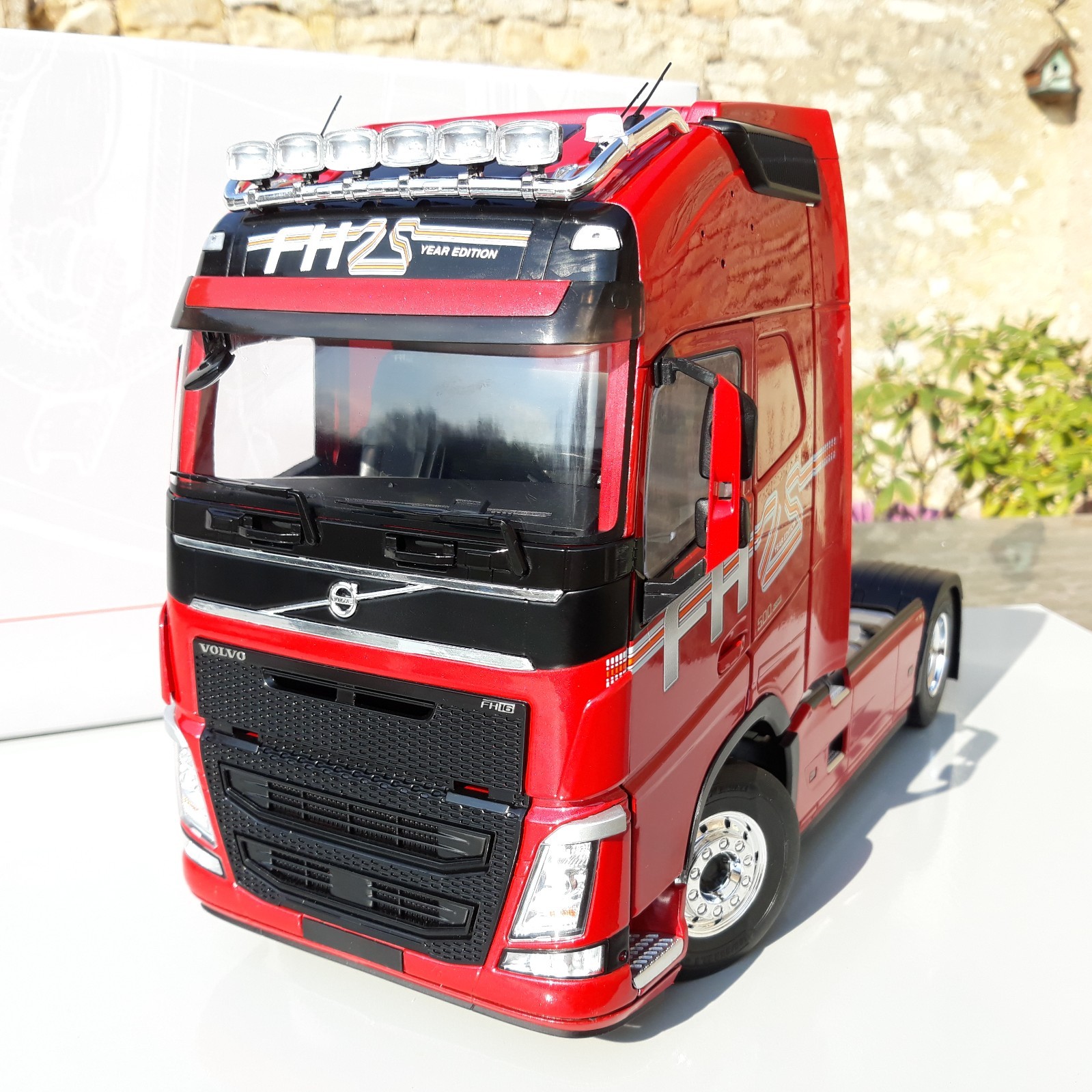 Volvo FH16 XL 500 red truck Premium ClassiXXs Ixo 1/18 miniature