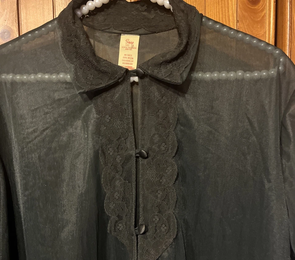 "Bata de nailon negra vintage de encaje Sears talla 36 longitud 40""" Foto 3 de 4