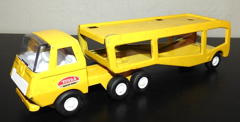 Vintage 1970's 9.5" TONKA Pressed Steel Car Transport Yellow Complete CLEAN!