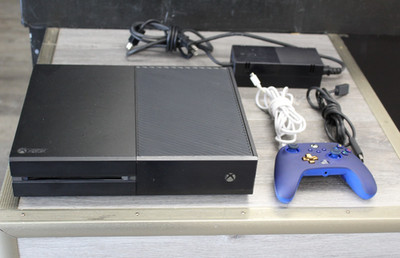 Microsoft Xbox One 500GB Console Original - Black w/ Blue Wired Controller