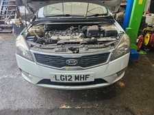 2008 - 2012 Kia  Ceed MK1 FL Estate - Front Bumper In White WD Some Marks