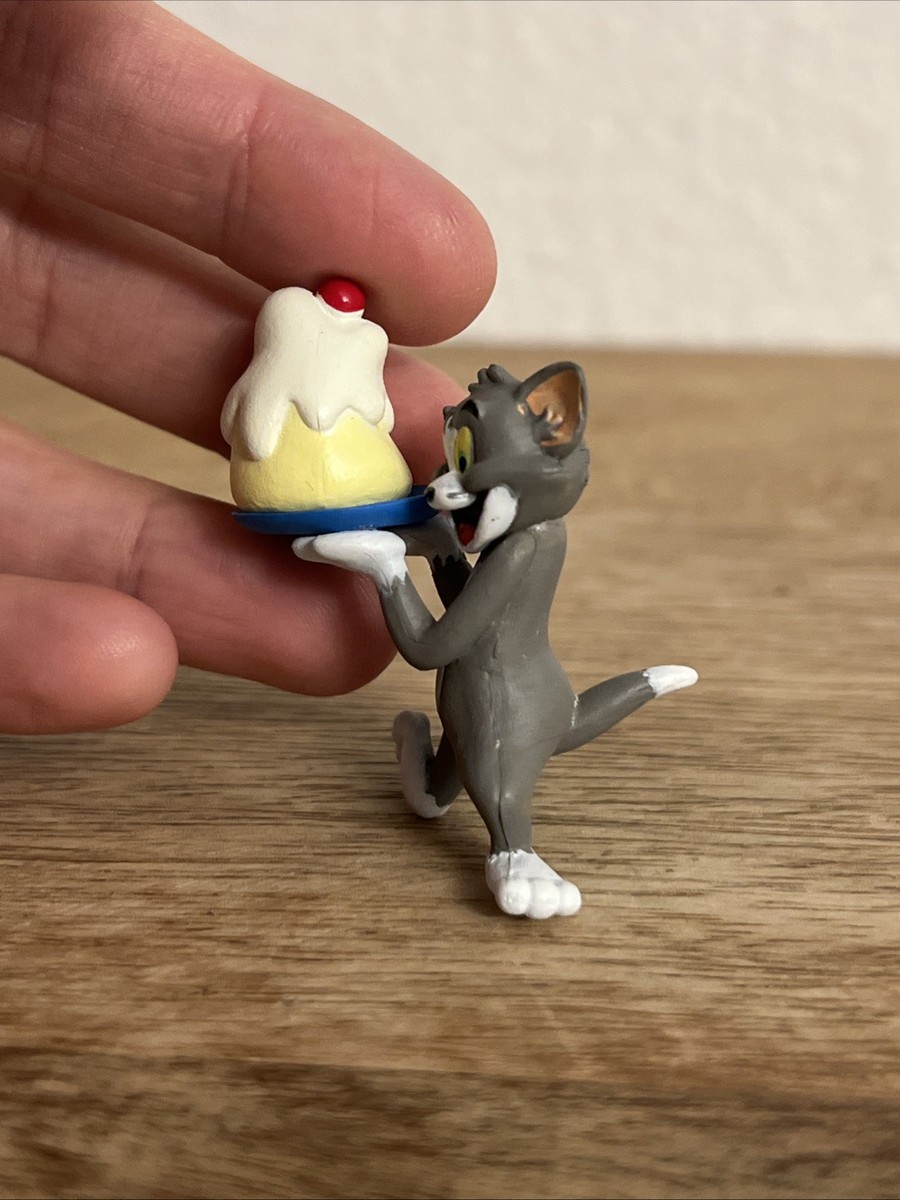 Tom Cat W/ Cake Tom & Jerry Warner Bros Mini 1.5” Figure Vinyl