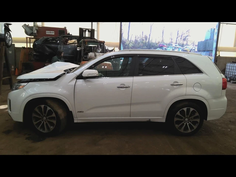 SORENTO 2014 Fuel Vapor Canister 6841048 - Image 3 of 4