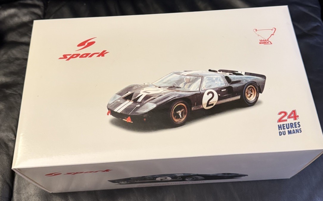 Spark 1:18 Ford GT40 MK II #2 Winner 24h Le Mans 1966 Amon McLaren