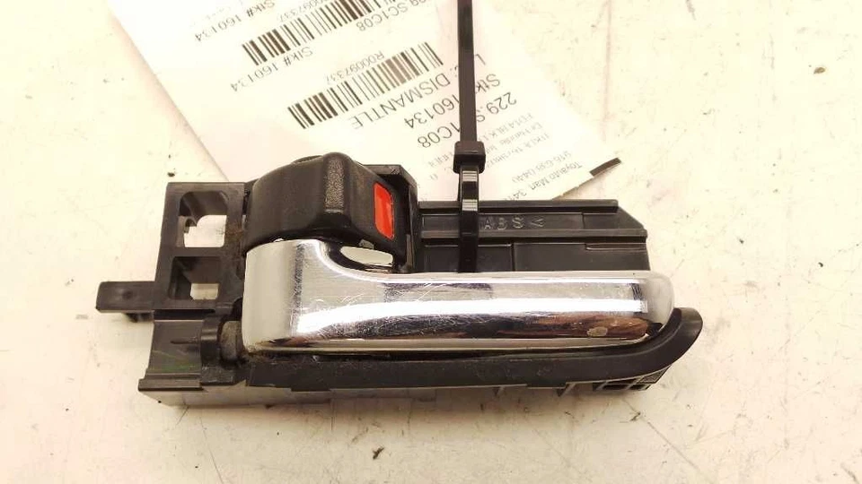 2008 SCION TC DRIVER SIDE FRONT INTERIOR DOOR HANDLE  - Image 2 of 4
