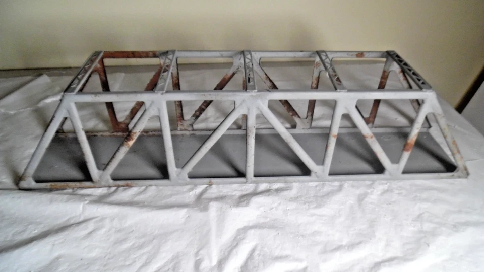 Ponte de metal desconhecido O/027 mede 24"longx 4"abertura x6"alta usada como está - Imagem 2 de 4