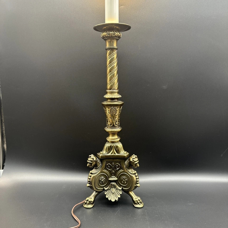 Vintage Gold Cast Metal Lion Claw Foot Ornate Hollywood Regency Rococo Lamp Goth - Image 2 of 4