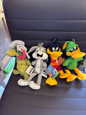 Warner Brothers 1998 Touche Turtle, Daffy and Bugs Bunny Bean Bag Plushs NWT