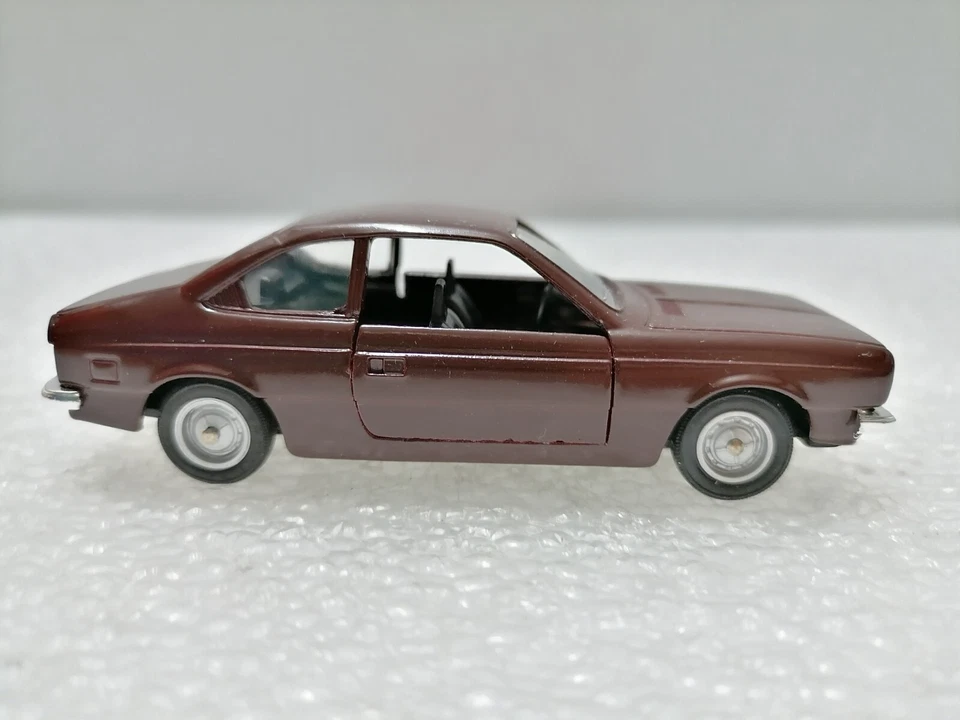 LANCIA BETA Coupé - Modelo Vintage Escala 1:43, Solido 52 Hecho en Francia 1977 Foto 4 de 4
