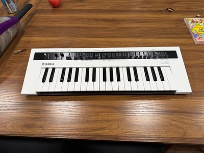 Yamaha REFACE-CS 37-Key Mobile Mini Analog Modeling Synthesizer
