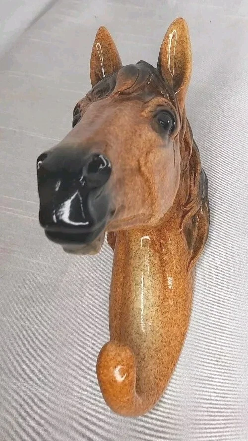 Gancho de pared con cabeza de caballo Millwood Pines para decoración Foto 2 de 4