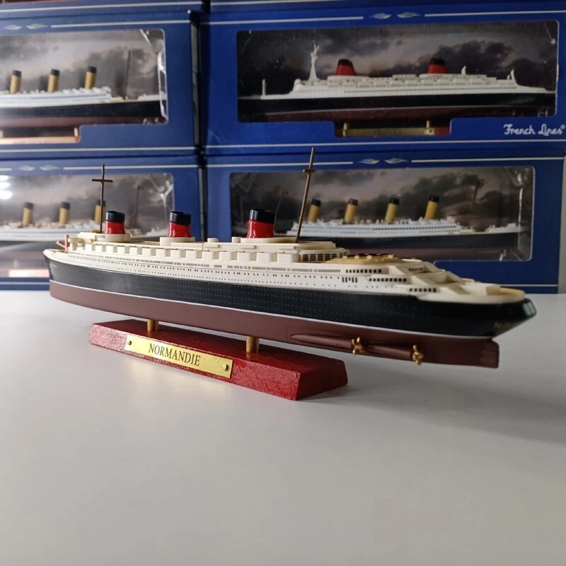 1:1250 Scale Alloy Diecast Normandie Cruise Ship Model Ocean Liner Collection - Image 2 of 4
