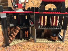 LEGO Knights&rsquo; Kingdom 2: Vladek&rsquo;s Dark Fortress 8877 RETIRED SET 99% COMPLETE