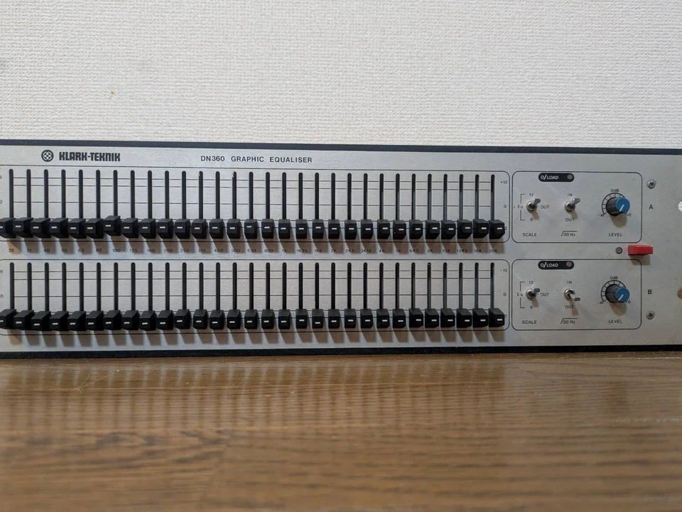 Klark Teknik DN360 2-Channel 30-Band 1/3 Octave Analog Graphic Equalizer F/S - Image 3 of 4