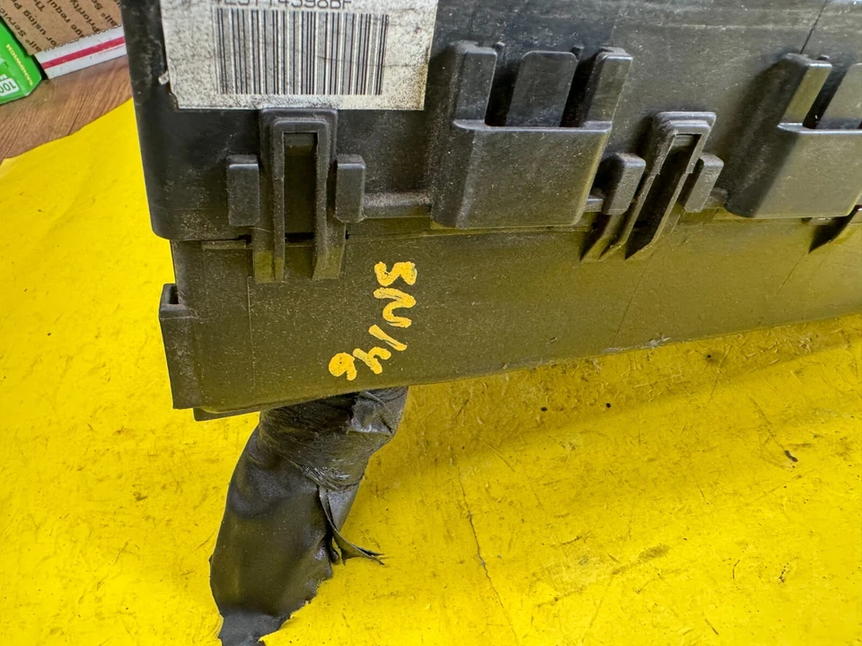 Mercury Mountaineer 2002-2005 caja de relé de fusibles debajo del capó OEM Foto 3 de 4