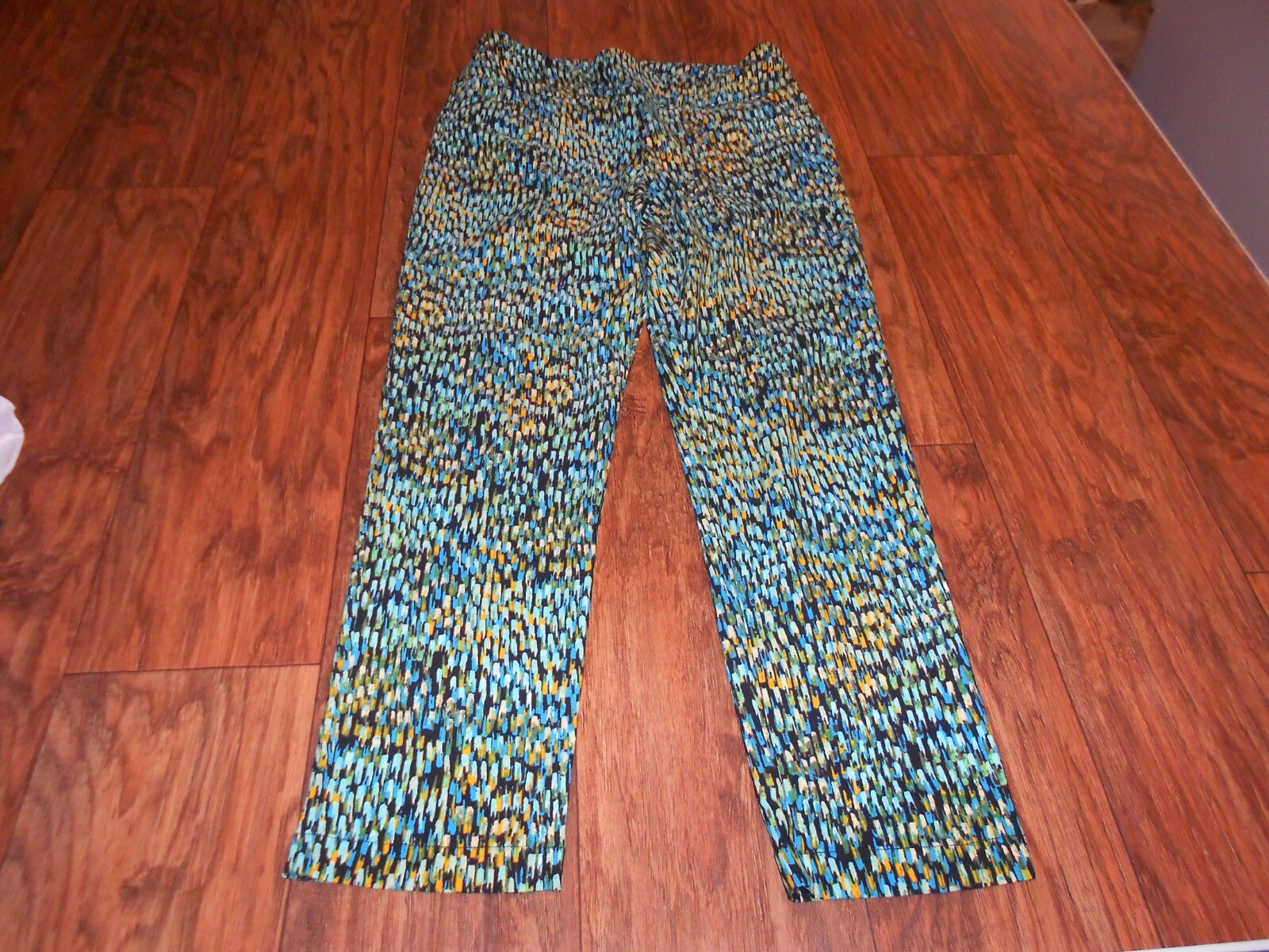 Attyre womens pants size 8 MINT cond