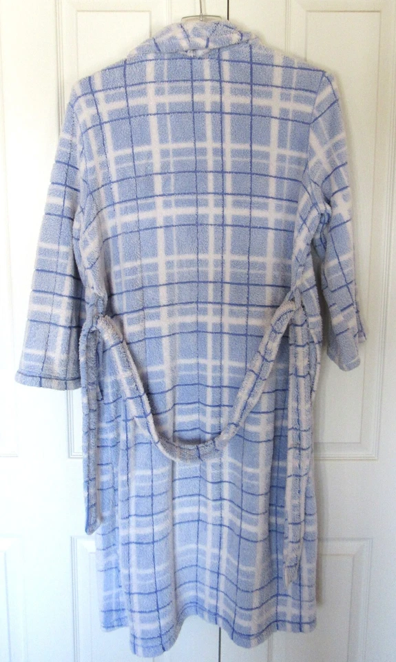 Acogedora bata de felpa Croft & Barrow para mujer con bolsillos, cierre de cinturón - talla M - en muy buen estado Foto 3 de 4