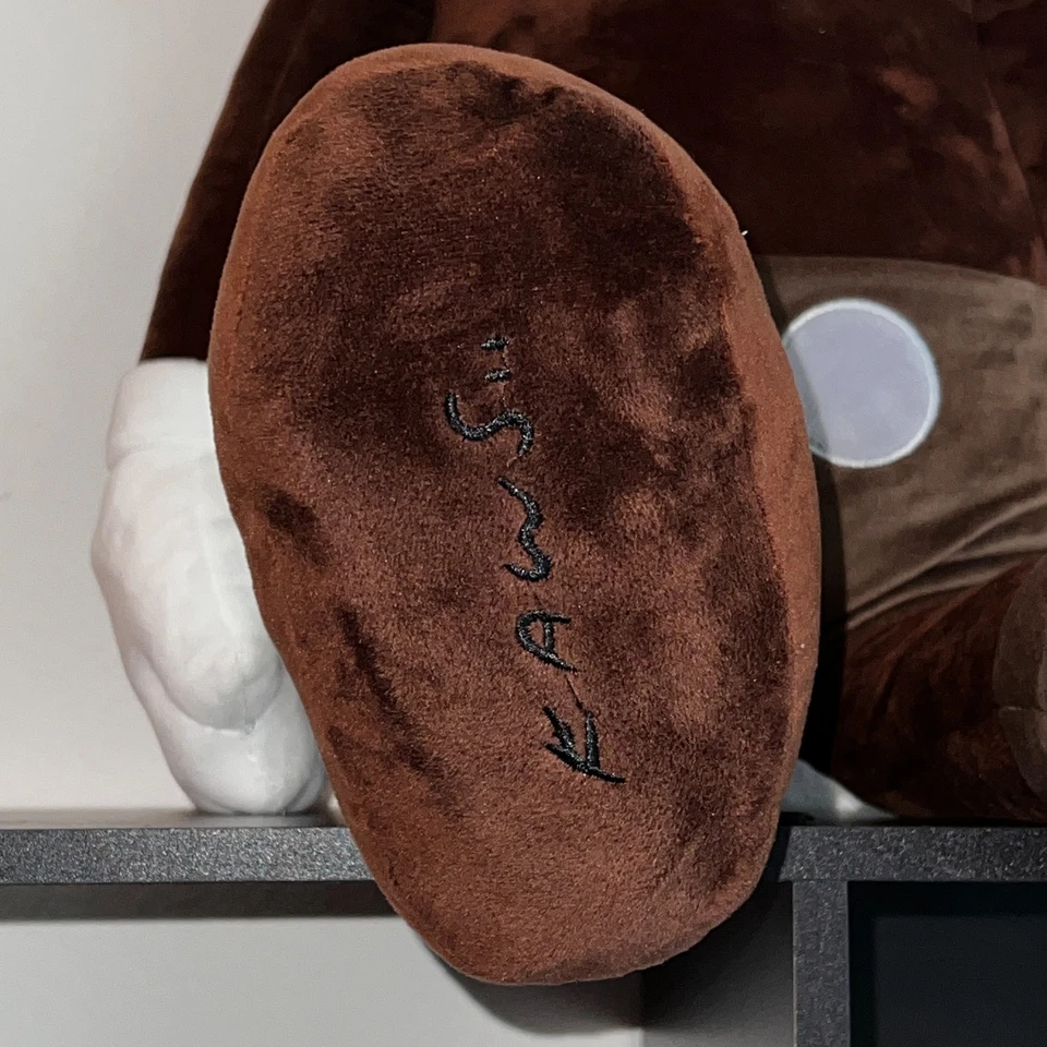 Peluche KAWS Companion 2015 marrón etiqueta original usado edición limitada de 1000 Foto 4 de 4