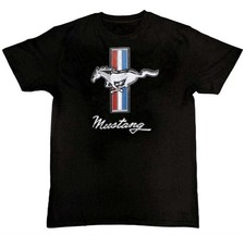 T-shirt Manica Lunga Unisex Con Grafica Vintage Ford Mustang IMSA GT Da Corsa - Foto 6