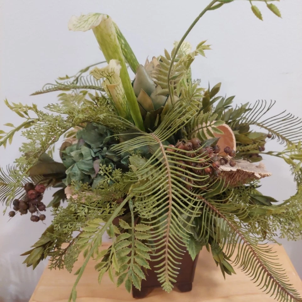 Artificial Floral Flower Arrangement in Metal Vase Centerpiece Home Decor - Image 3 of 4