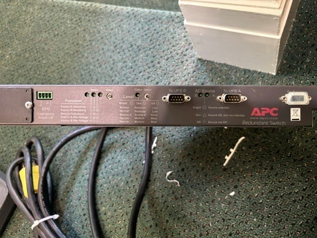 APC SU045-1 Redundant Switch 208V in and out