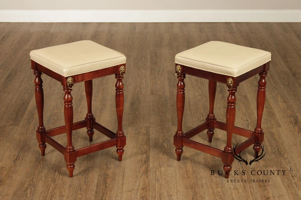 Barra de cabeça de leão com dois banquetas Pulaski Furniture de latão superior - Imagem 4 de 4