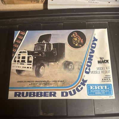 ERTL - AMT 1:25 KIT CONVOY RUBBER DUCK MACK TRUCK ULTRA RARE #8036