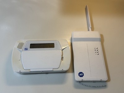 ADT Alarm System Keypad + DSC LE4000 LTE Communicator Antenna Bundle Used