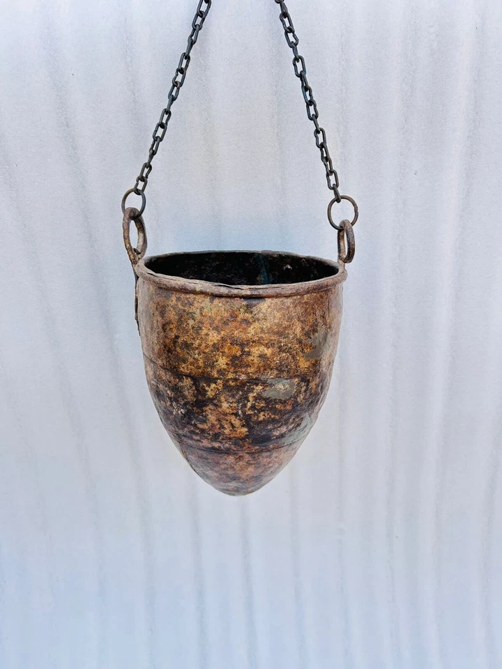 Antigua maceta de hierro pesado forjada a mano antigua cadena de hierro colgante olla de agua grande Foto 3 de 4