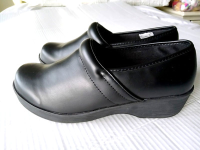 SafeTStep Women s Predictions 24/7 Black Comfort Slip-On Shoes Size 8