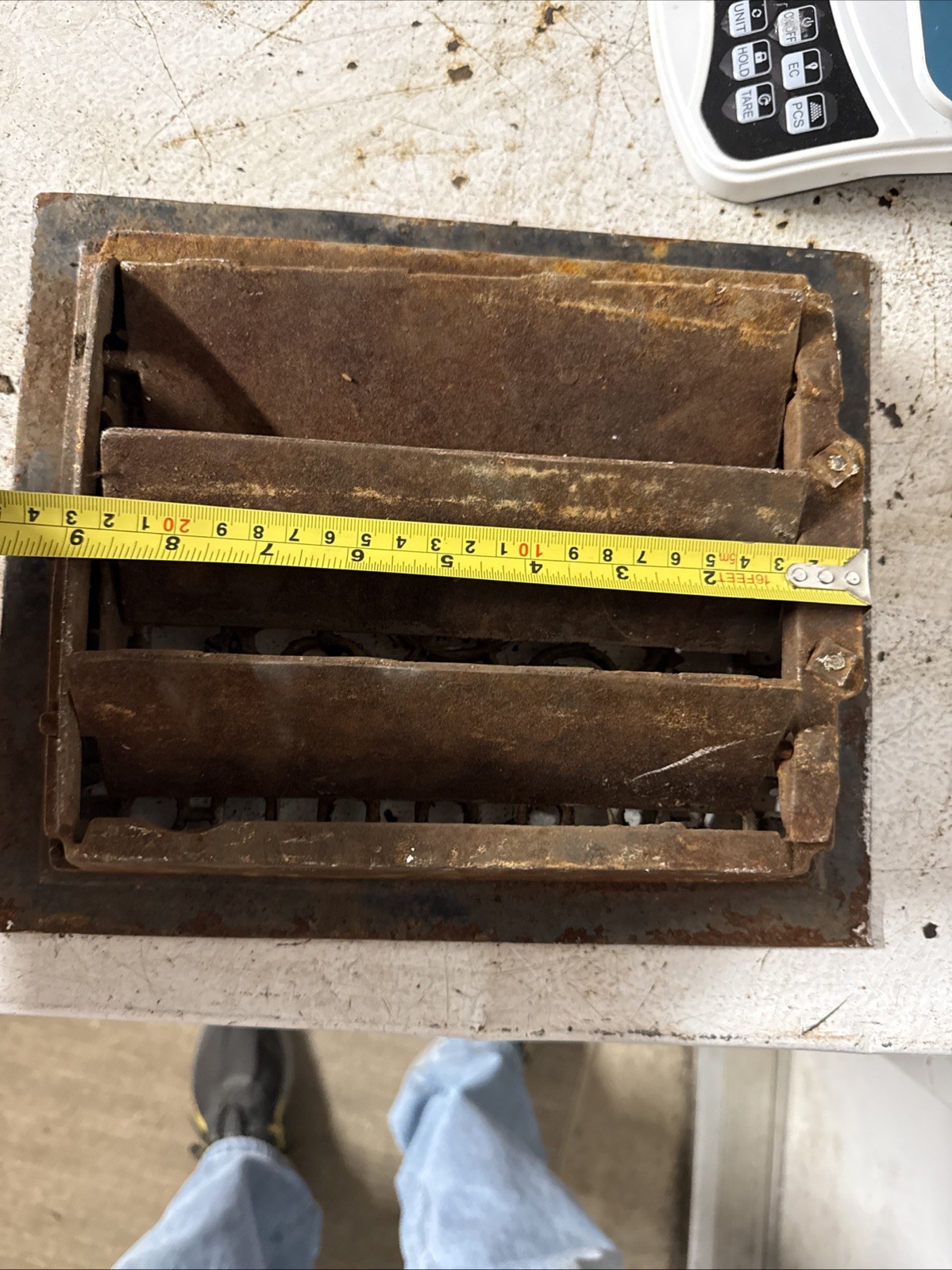 как выглядит Vintage Antique Heat Vent Grate Register with Louvers 11.5