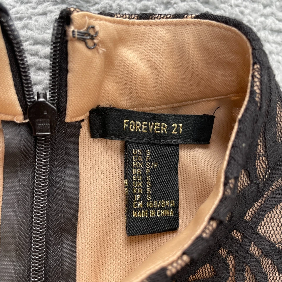 Vestido Forever 21 Mujer Pequeño Negro Floral Encaje Crochet Superposición Cuello Simulado Gótico Foto 3 de 4