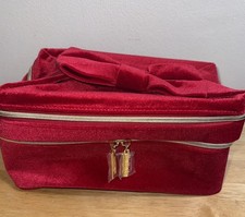 ESTEE Lauder 10  x7  Red Velvet Train Case Bow Handle 2 Zipper Compartments New