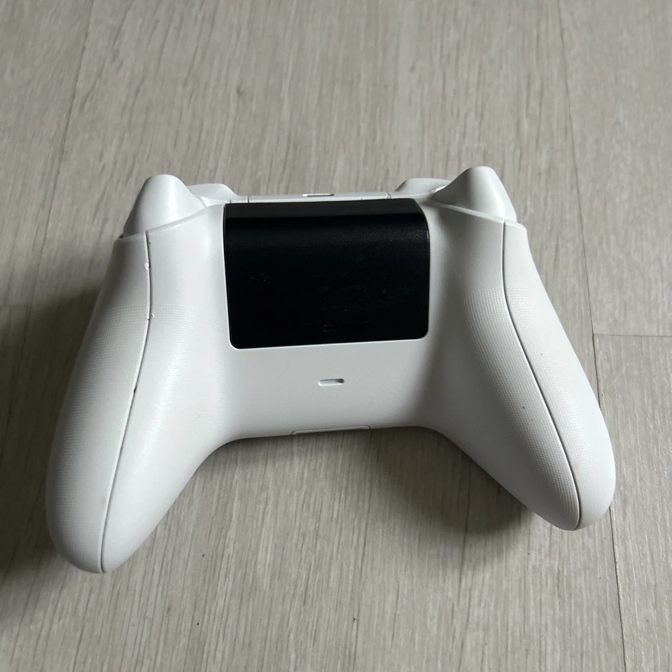 Official Xbox Series X & S Wireless Controller - Robot White - Image 4 of 4