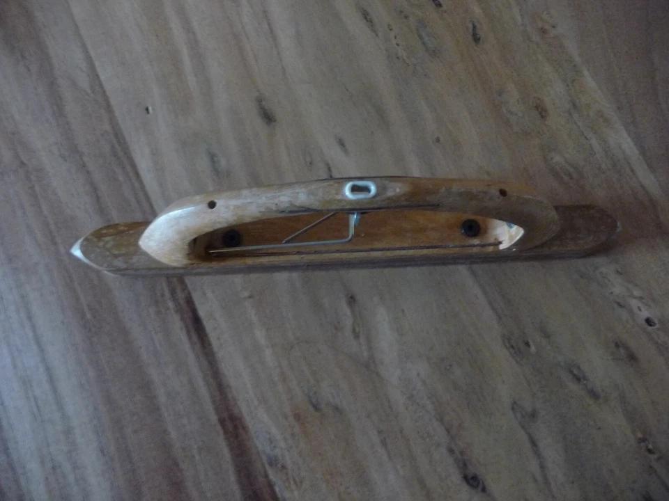 Navette en bois et metal  de métier à tisser ancien ( ref 21 ) - Photo 2/4