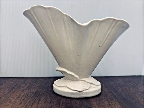 Vintage Weller Pottery Ivory Fan Vase Planter 6.5 Inches Tall Marked