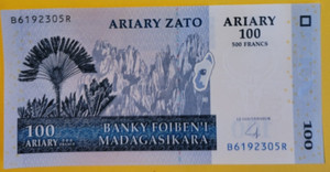 MADAGASGAR 100 ARIARY 2004 UNCIRCULATED BANKNOTE ,  Combined Shipping Given
