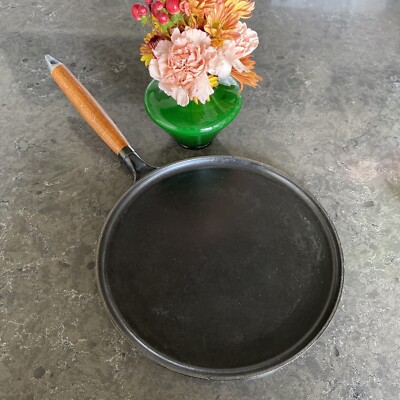 Staub 11  Enameled Cast Iron Crepe Pancake Pan Griddle 1212833 Wood Handle