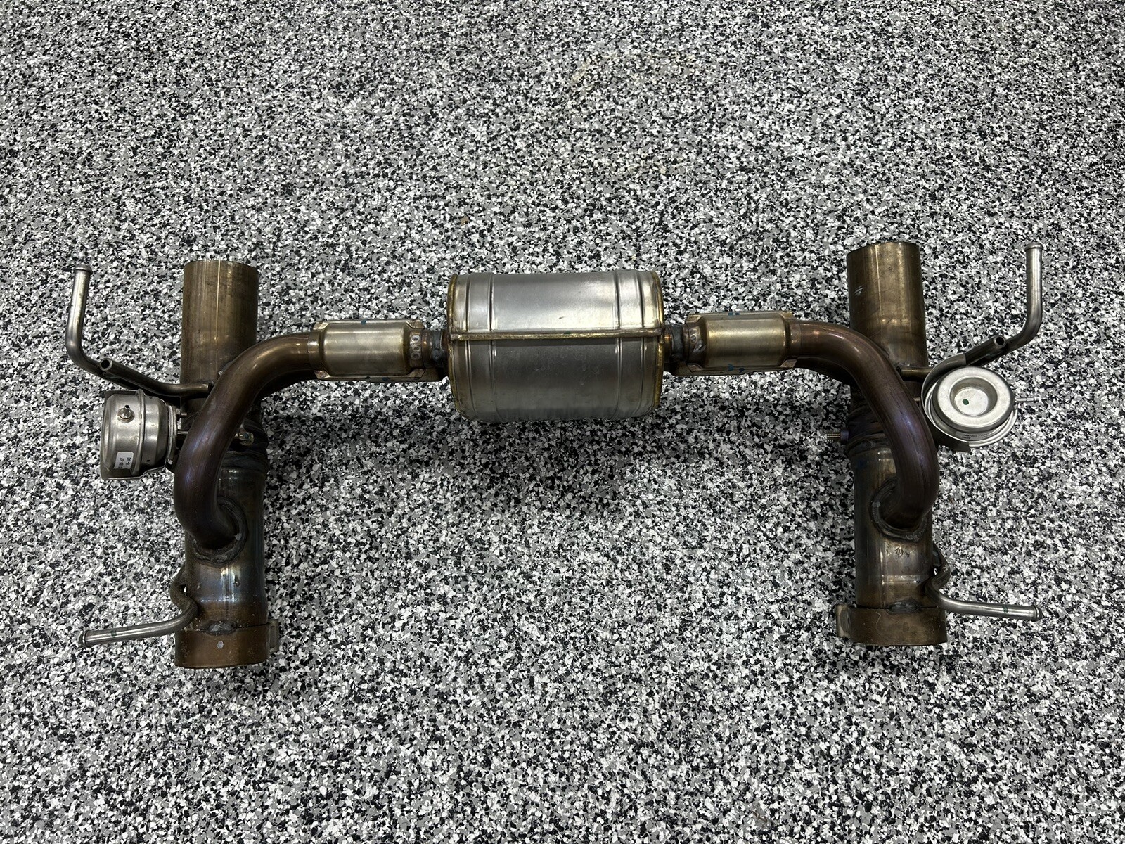 FERRARI 488 GTB 488 SPIDER REAR EXHAUST SYSTEM MUFFLER CENTRAL SILENCER OEM