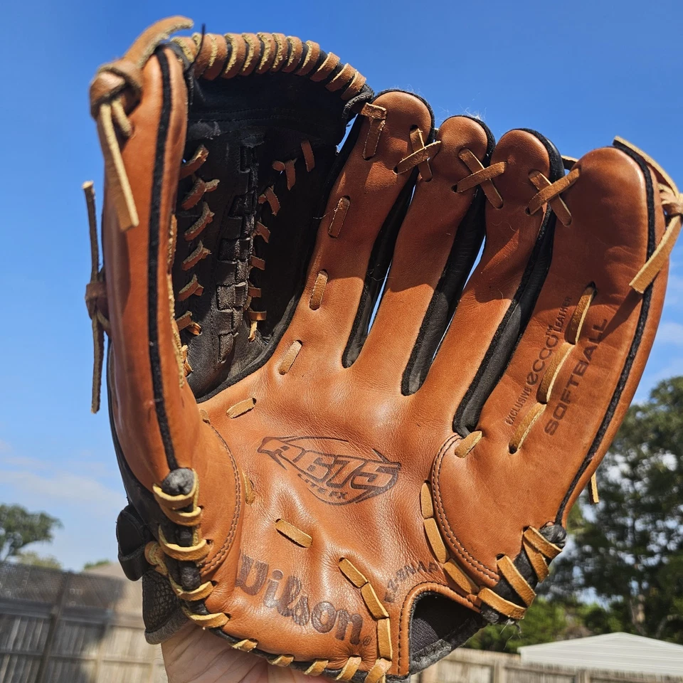 Guante de béisbol Wilson A0675 B5 135 softbol negro/marrón 13,5" cuero derecho Foto 2 de 4