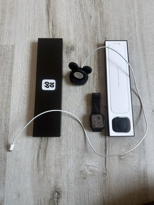 Apple Watch Series 7 GPS + Cellular, 45mm Nike Edition Super Zustand Schwarz 