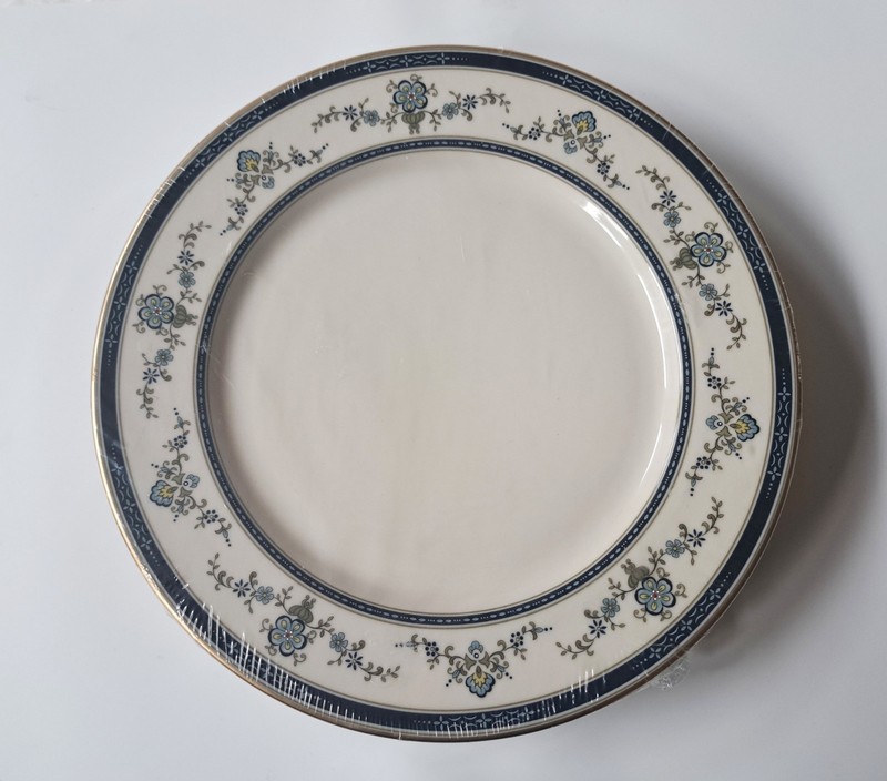 Set of 4 Gorham Museum Collection SPRING LAUREL 10-5/8" Dinner Plates (c 1980s)
