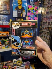 Funko POP! Marvel: Black Light - Capitán América