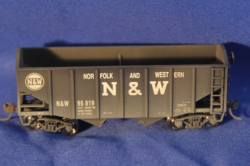 Bowser Executive Line N&W Rd. #95819 55 Ton Fishbelly Hopper - #40456 | Zustand: Used