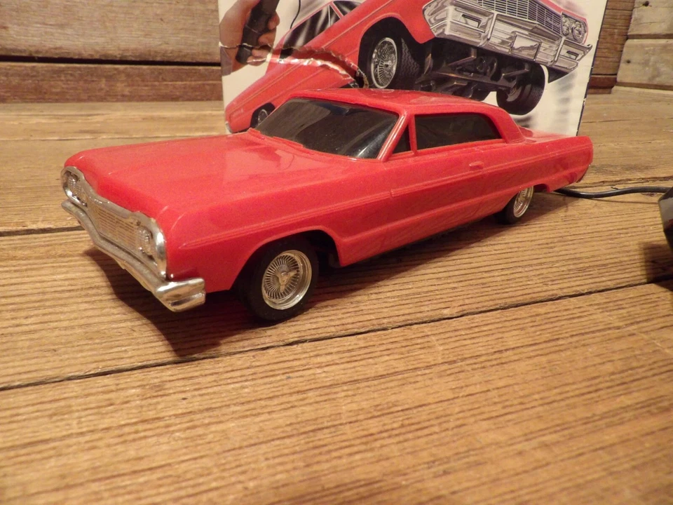 Vintage Lindberg HOPPING '64 IMPALA Lowrider Hopping Radio Control - PARTS! - Image 2 of 4