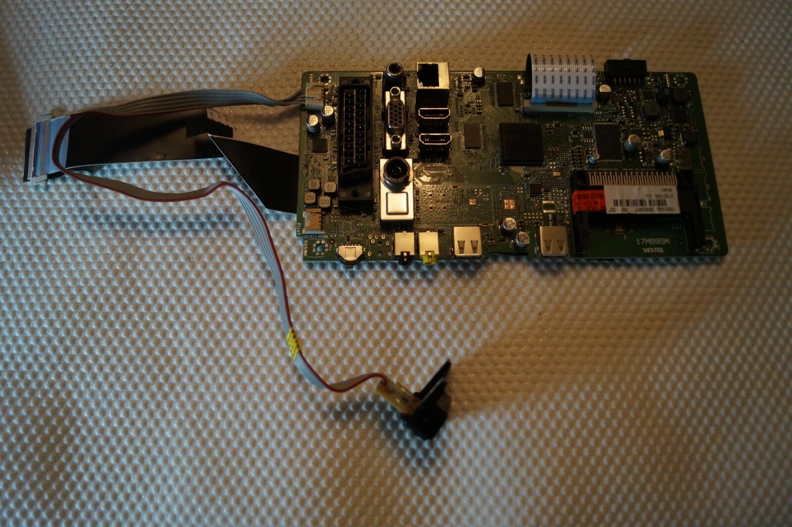 MAIN BOARD 17MB95M 23203987 FOR 32"" BUSH DLED32265HDCNTD TV, VES315WNDS-2D-N01
