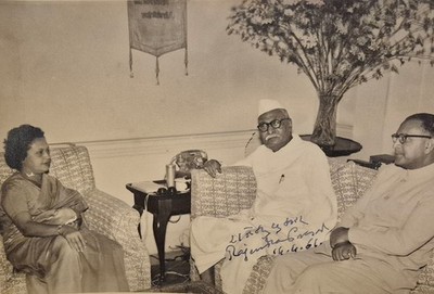 RARE PHOTO, SIGNED BY DR RAJENDRA PRASAD, 1ST PRESIDENT OF INDIA, 1961, INDIA