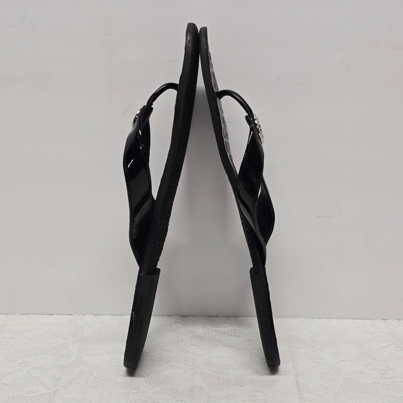 Tory Burch Thora Flip Flop Black Leather Sandals Size 9 Silver Logo Boho Summer thumbnail 6