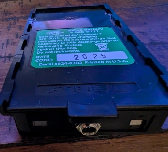 802-5211 Batería Recargable para Detectores de Blanco Foto 2 de 2